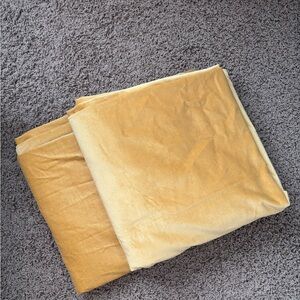 Luxurious Gold Bedding Set